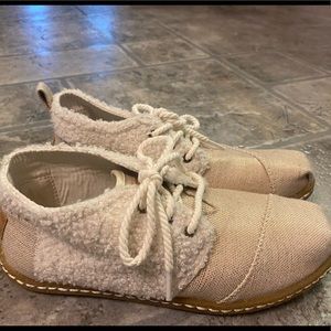 Toms Shoes